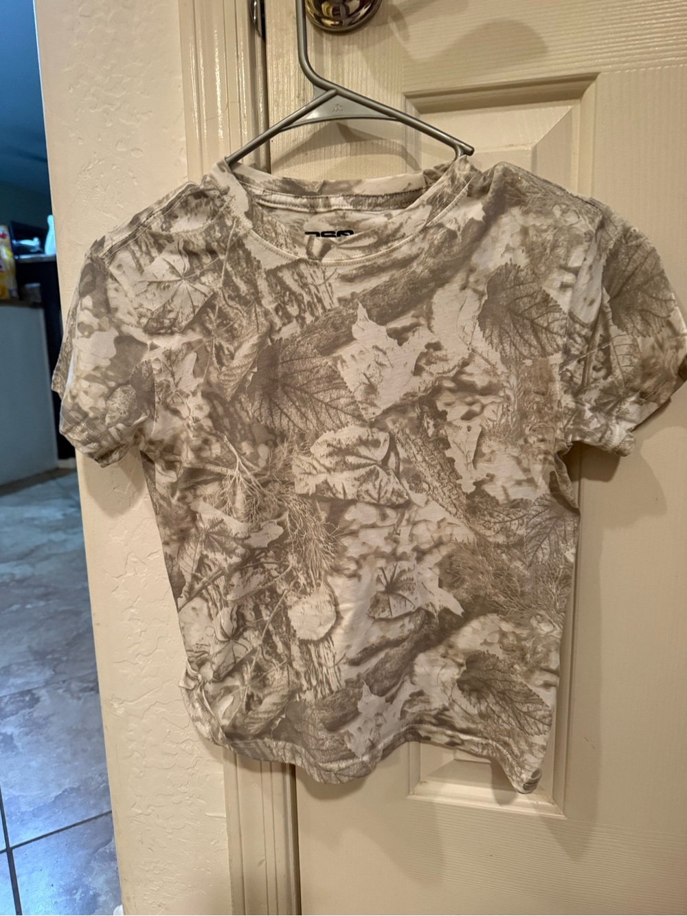 RSQ White and Light Gray Tie-Dye Crew Neck Tee